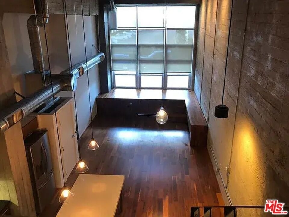 530 S Hewitt Street - Photo 4