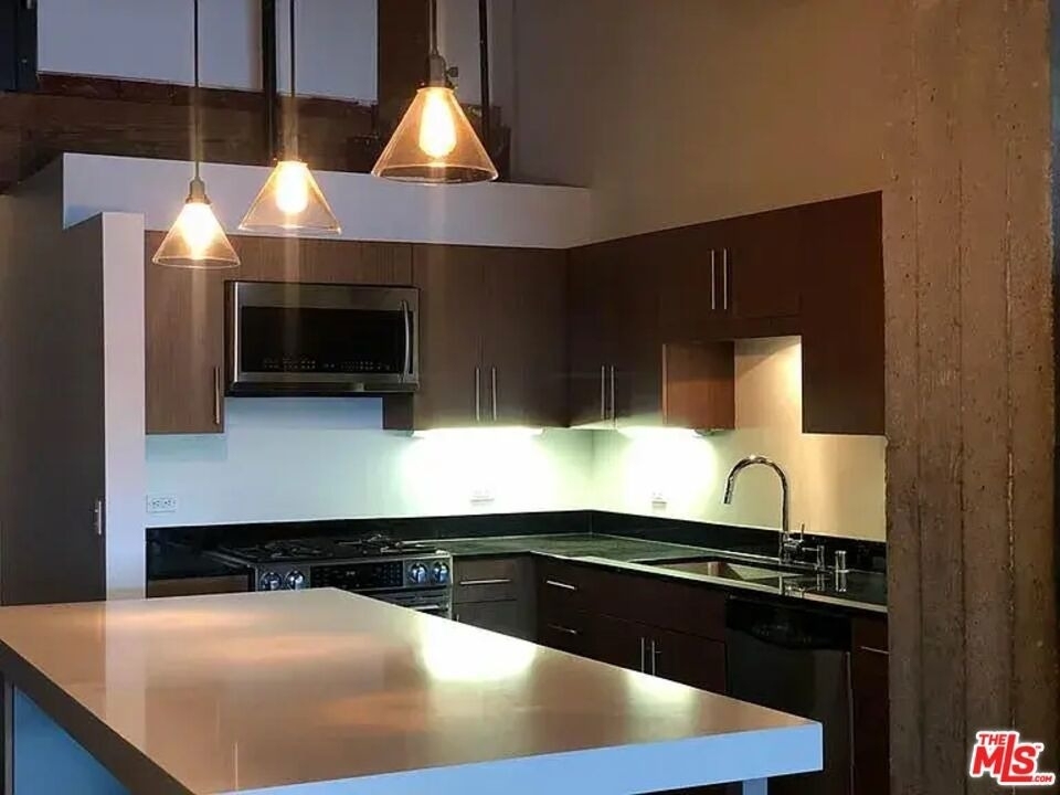 530 S Hewitt Street - Photo 7