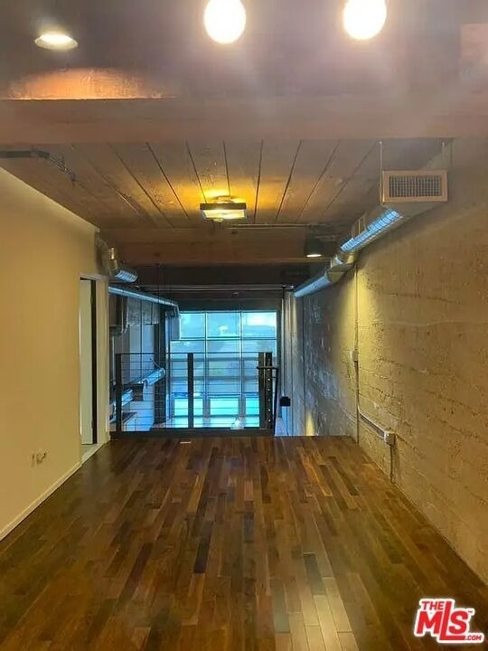 530 S Hewitt Street - Photo 9