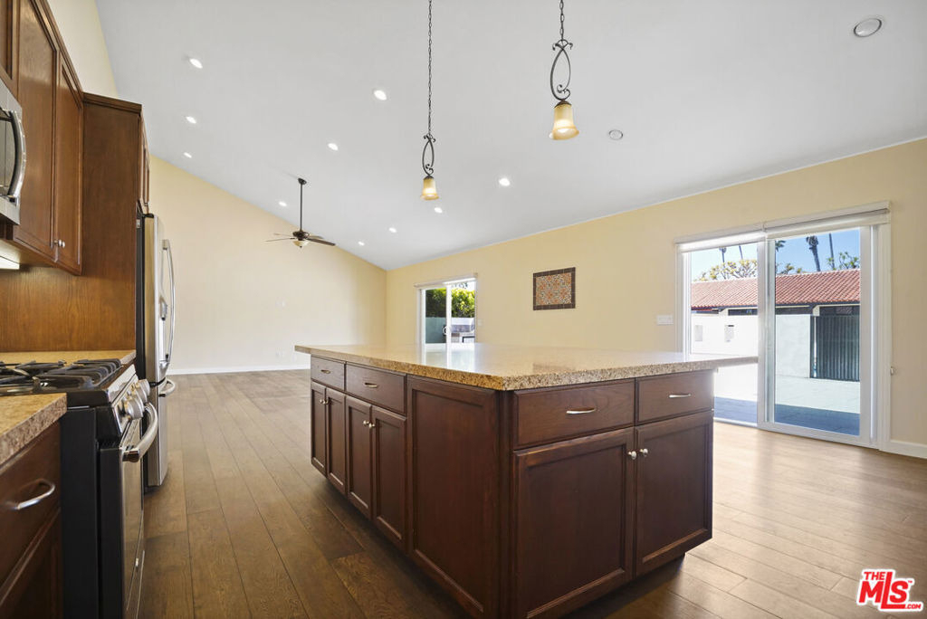 29500 Heathercliff Rd. - Photo 4