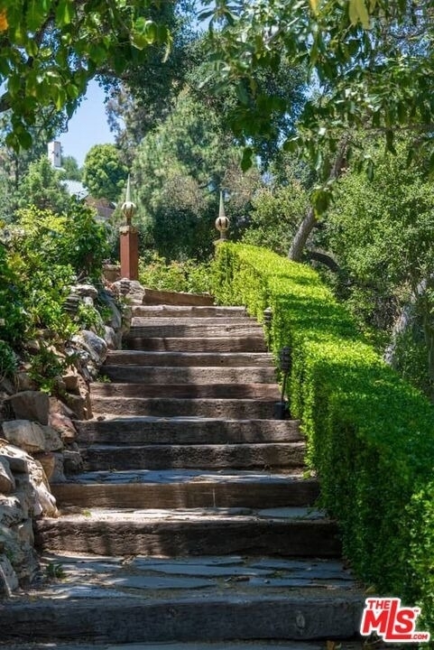 1957 Mandeville Canyon Road - Photo 40