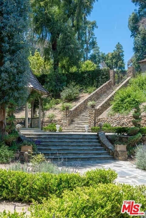 1957 Mandeville Canyon Road - Photo 49