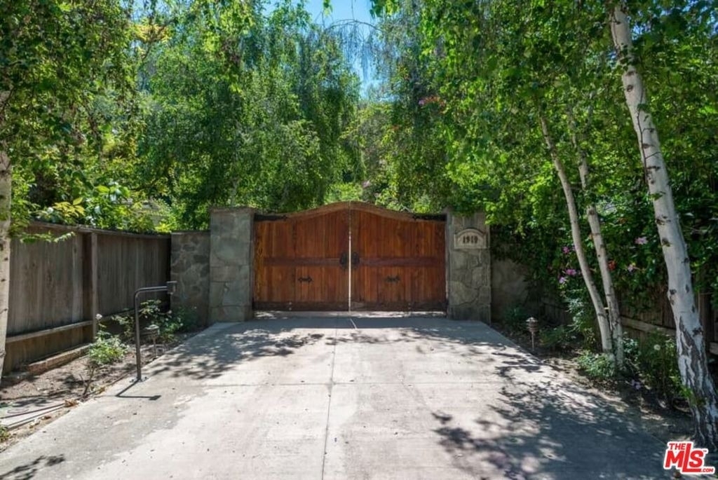 1957 Mandeville Canyon Road - Photo 1