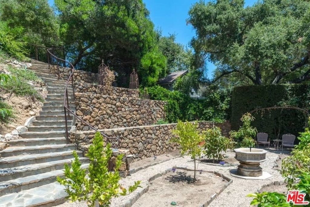 1957 Mandeville Canyon Road - Photo 43