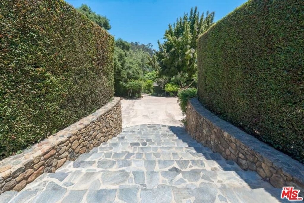 1957 Mandeville Canyon Road - Photo 47