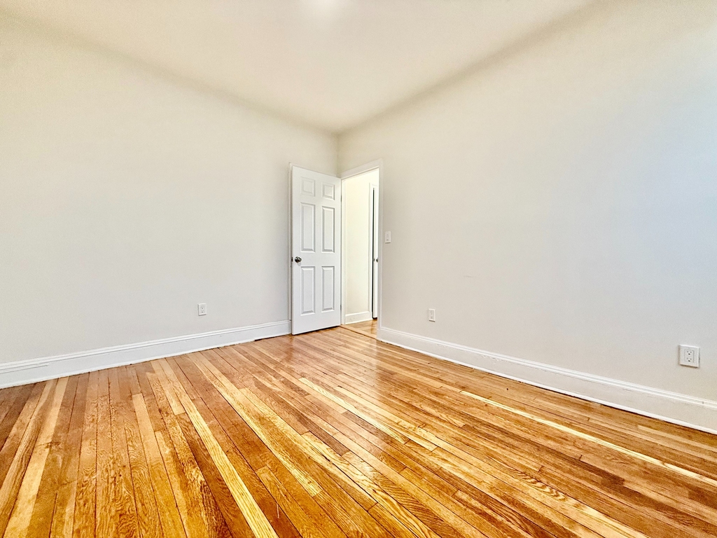 1544 Gillespie Avenue - Photo 3