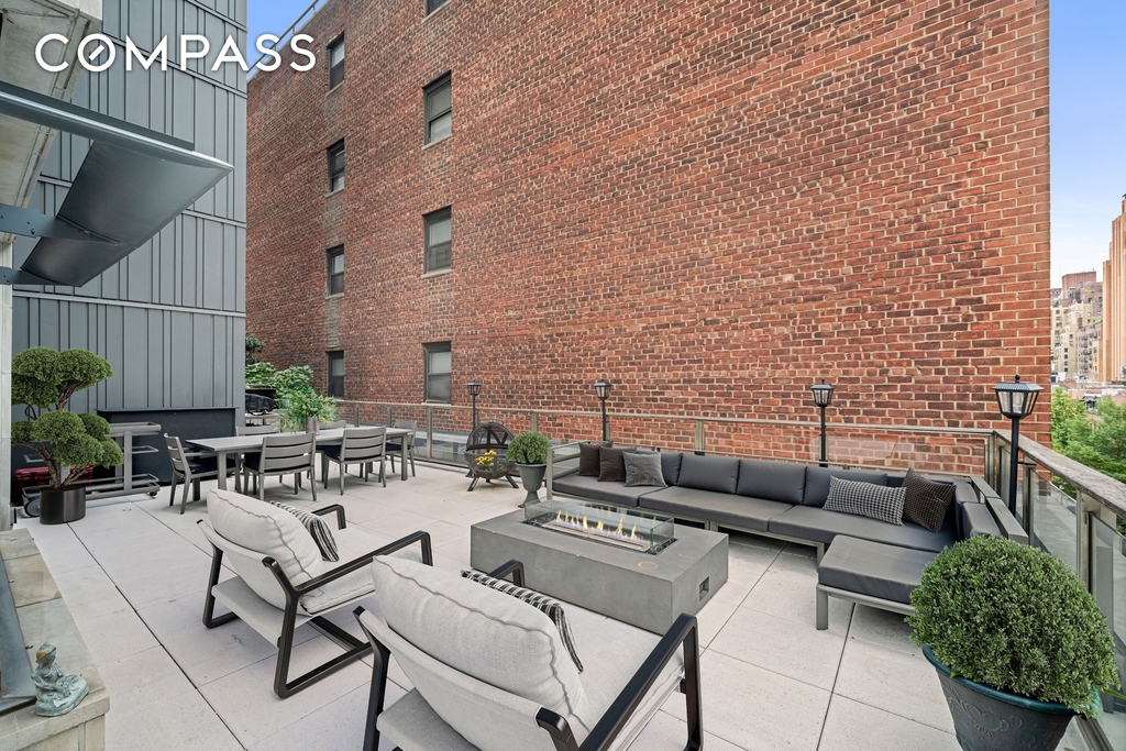 301 E 50th Street - Photo 3