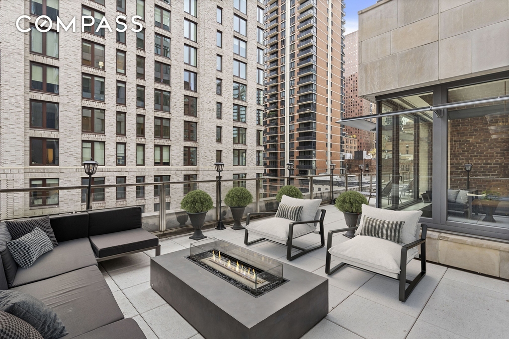 301 E 50th Street - Photo 2