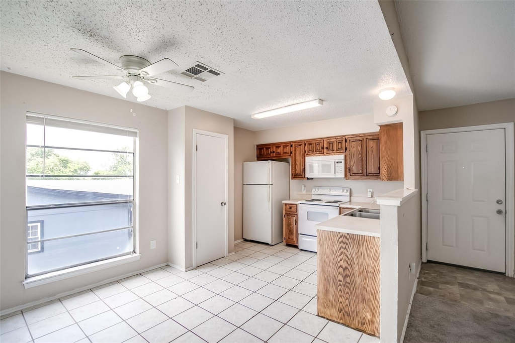 8419 Riverstone Dr - Photo 5