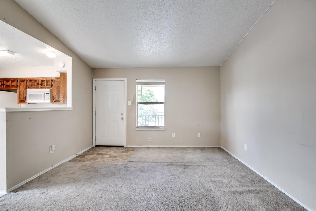 8419 Riverstone Dr - Photo 3