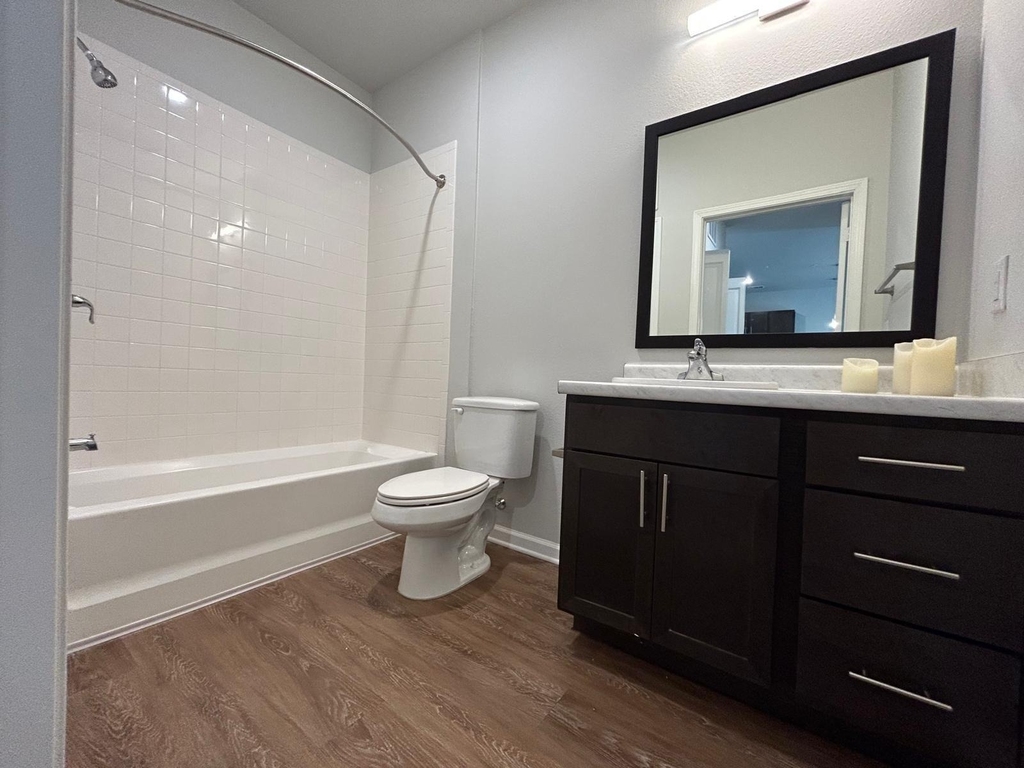 2136 W 34th St - Photo 3