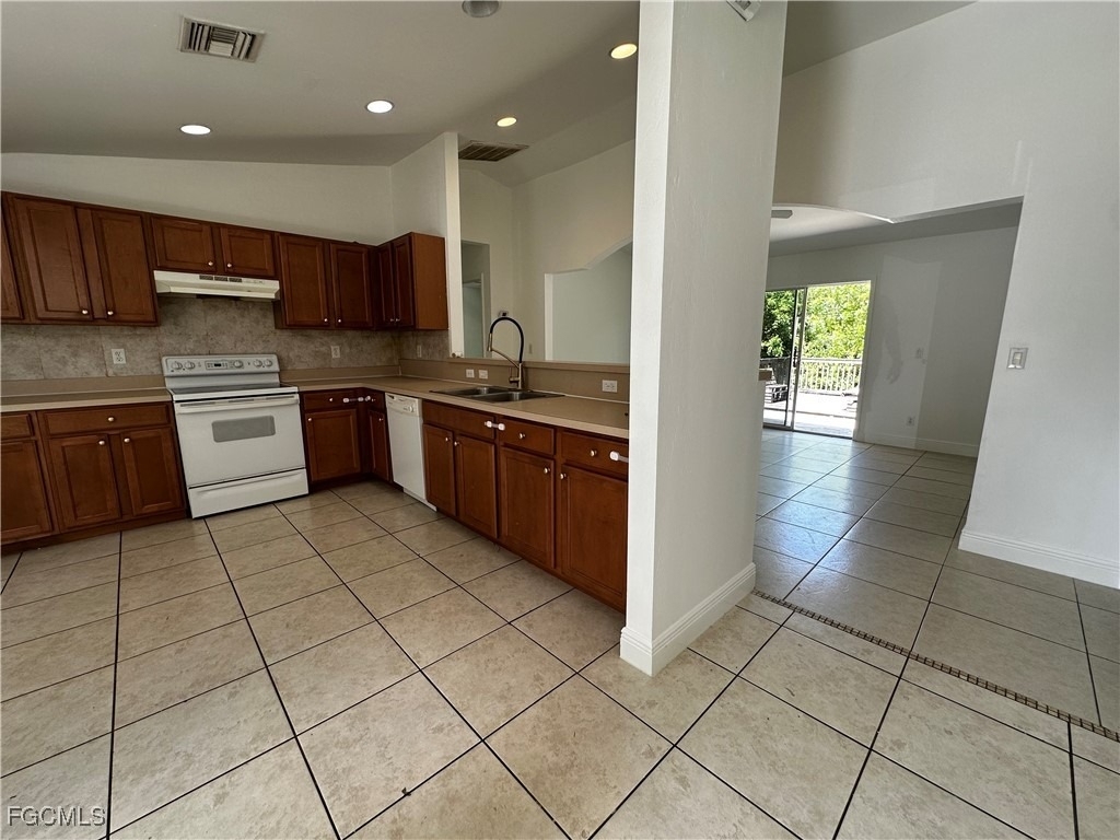 301 E 12th Street - Photo 3