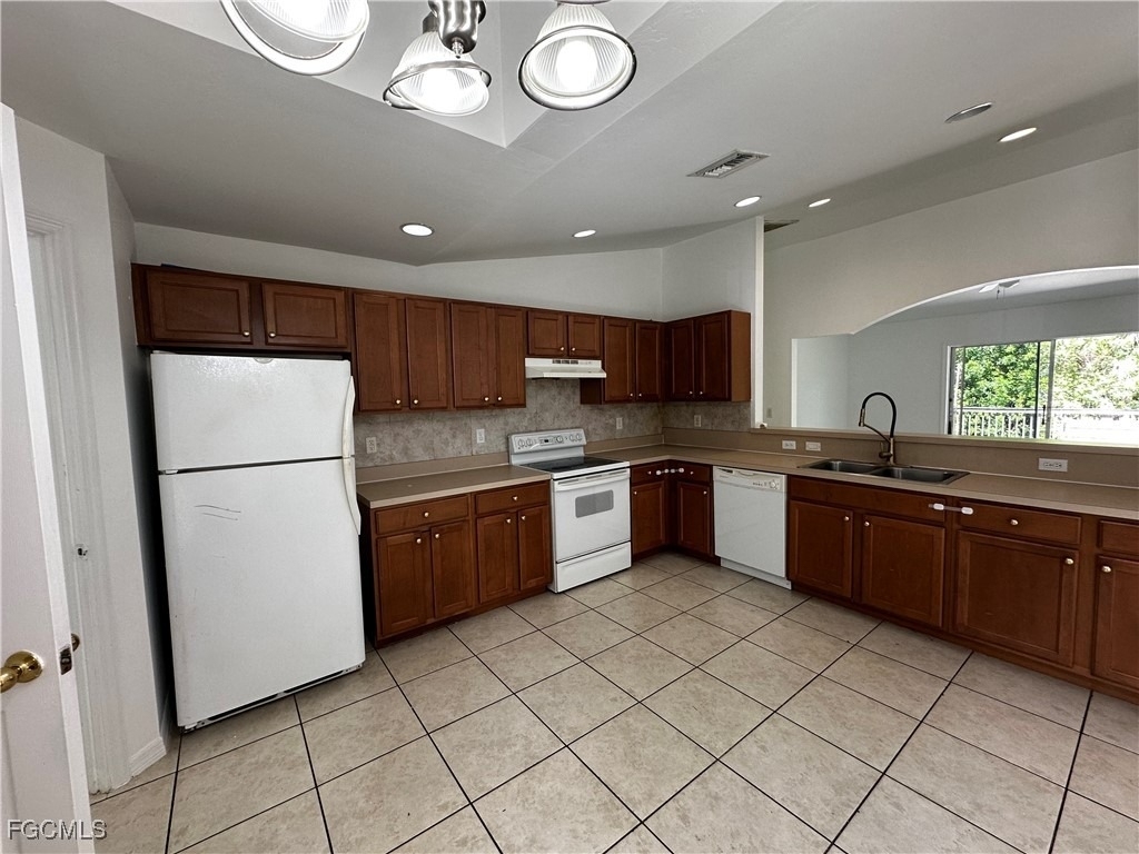 301 E 12th Street - Photo 2
