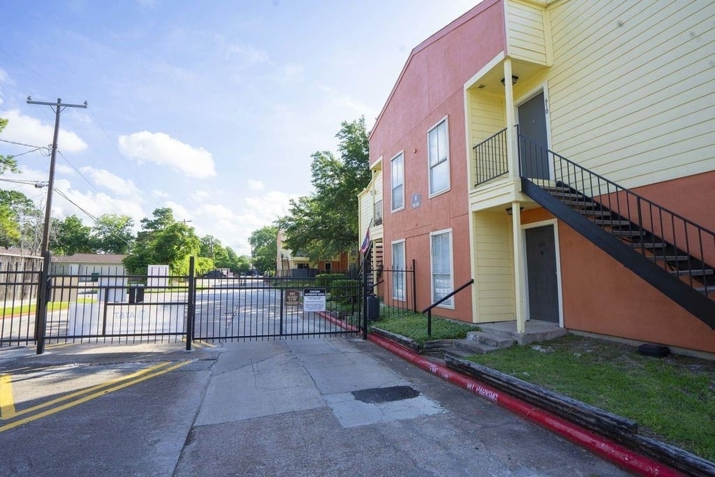 2801 N Broadmead - Photo 10