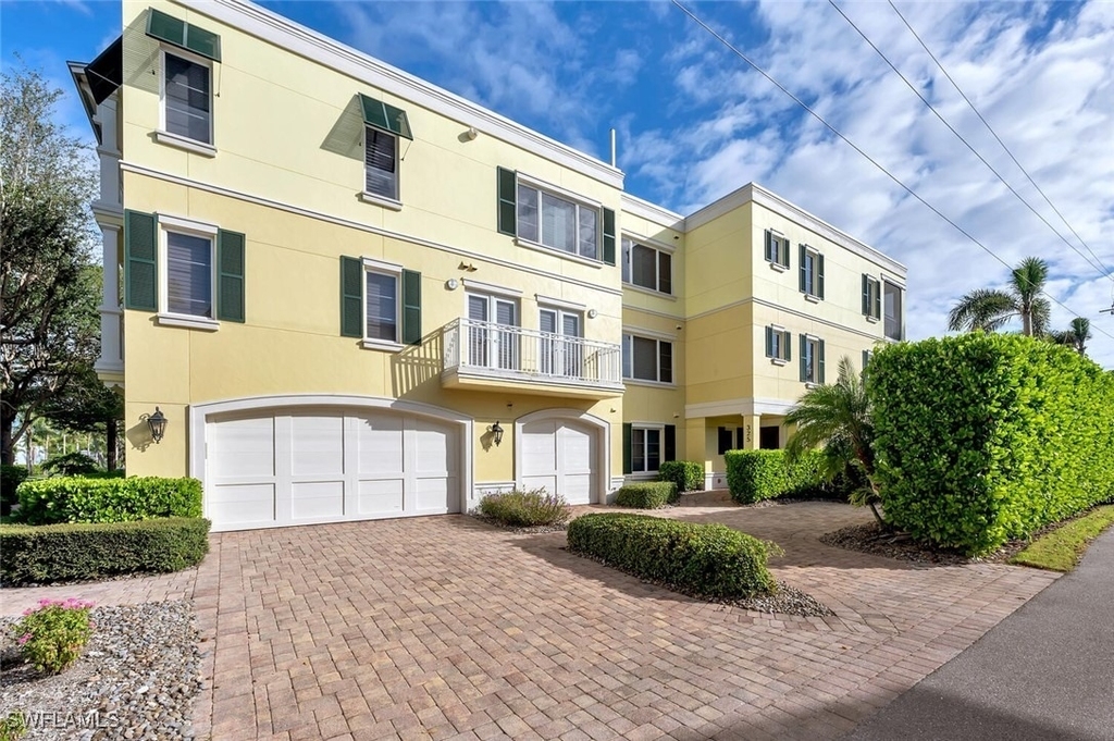 325 3rd Street S - Photo 0