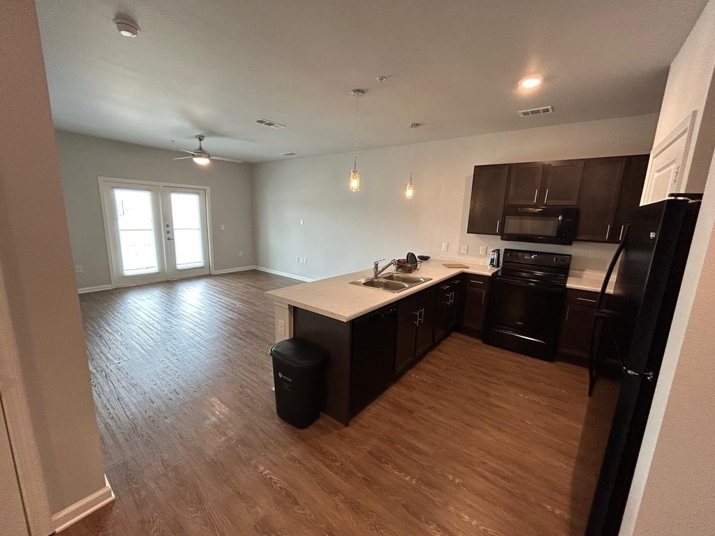 2136 W 34th St - Photo 0