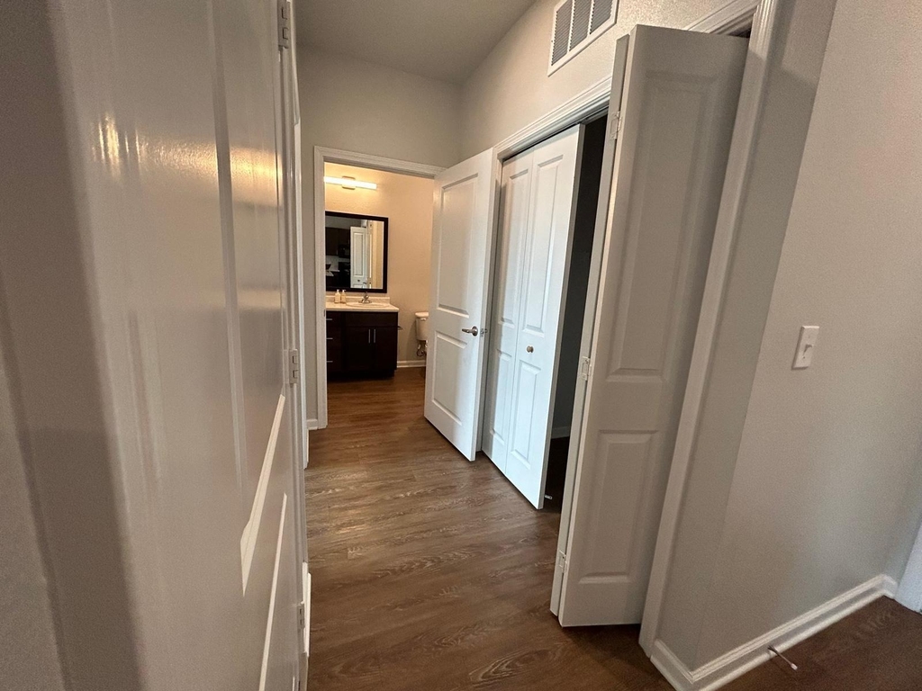 2136 W 34th St - Photo 9