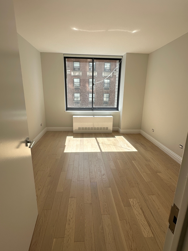 West 48th Street - Photo 10