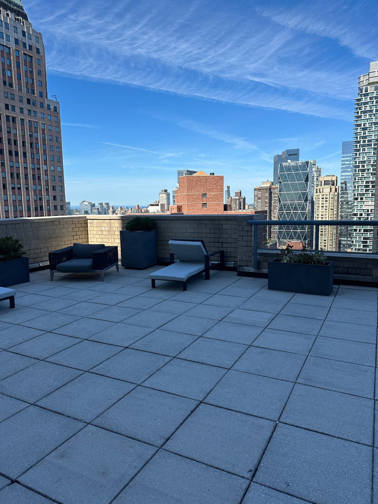 West 48th Street - Photo 18