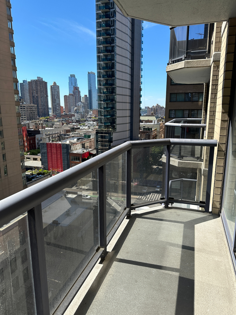 West 48th Street - Photo 6