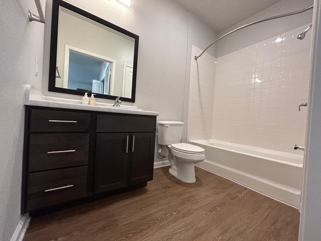 2136 W 34th St - Photo 7