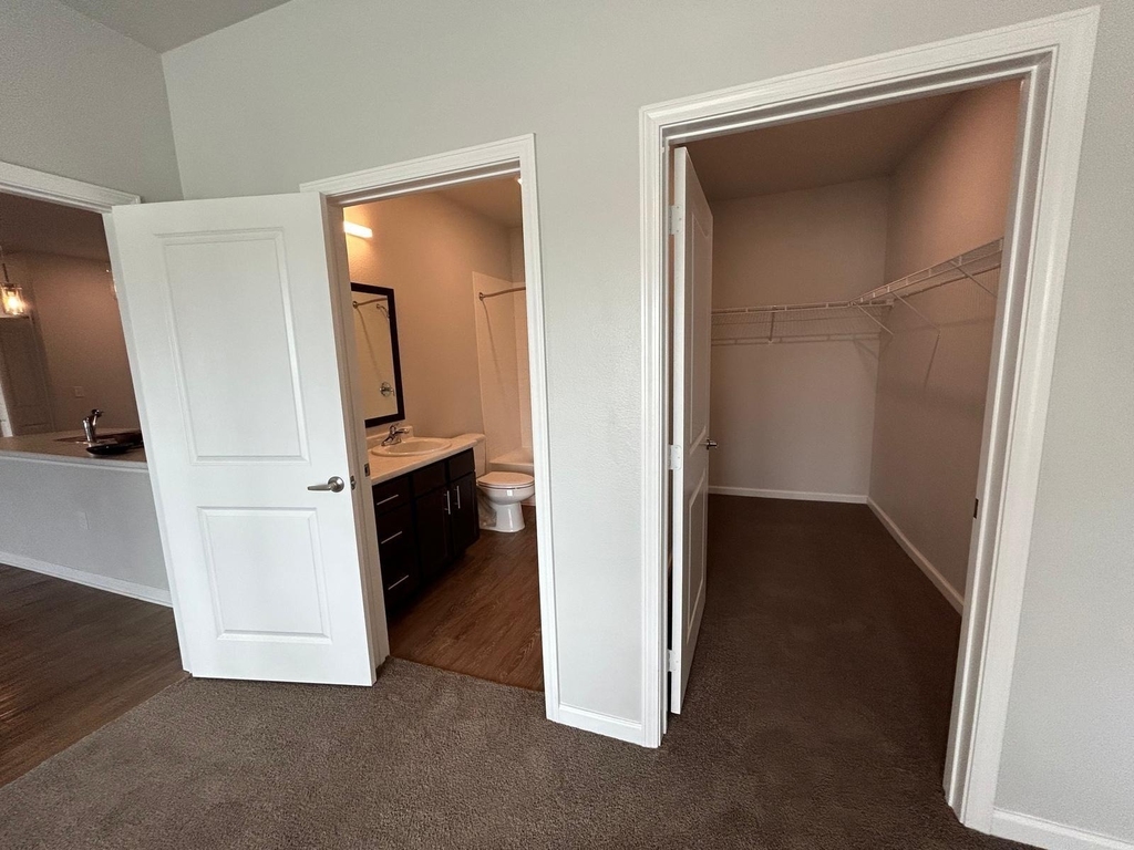 2136 W 34th St - Photo 5