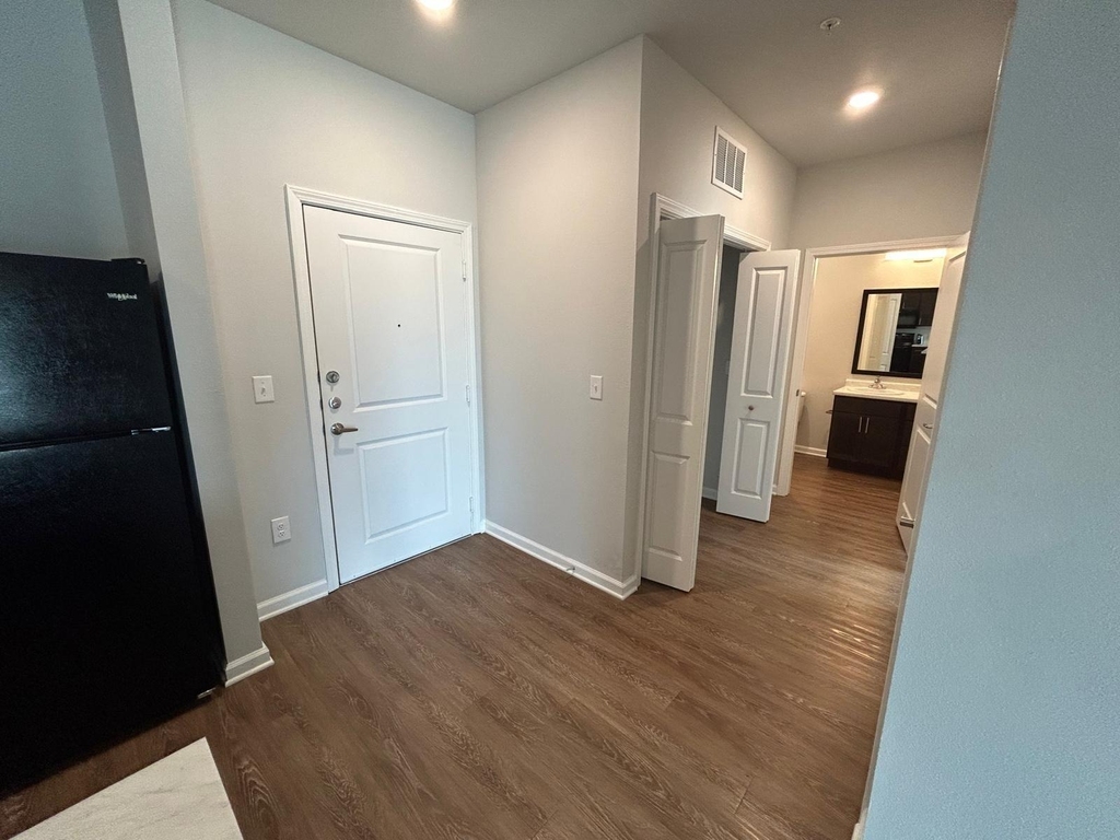2136 W 34th St - Photo 4