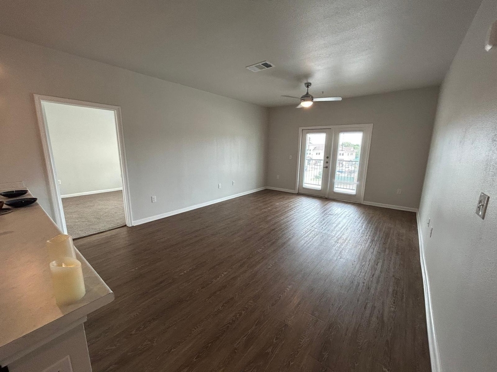 2136 W 34th St - Photo 11