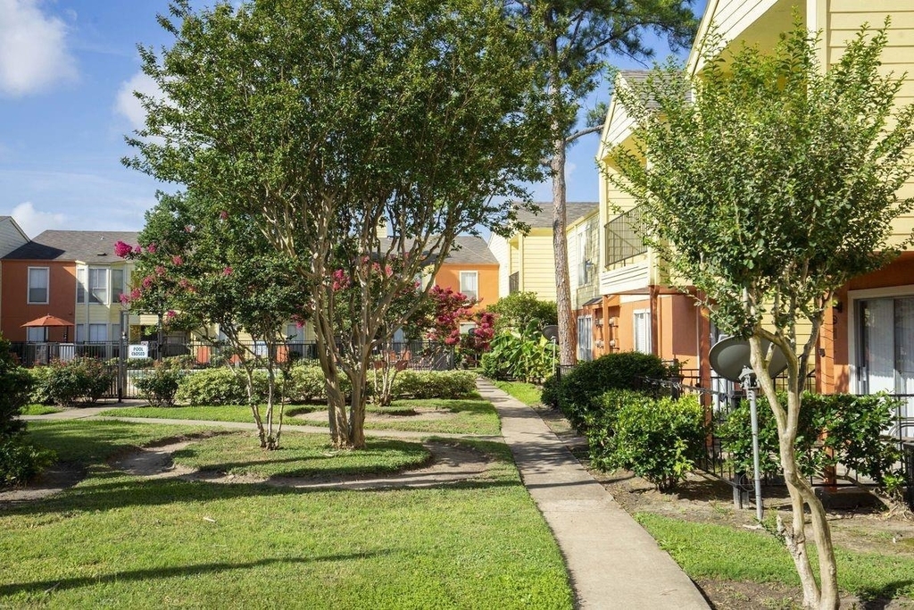 2801 N Broadmead - Photo 4