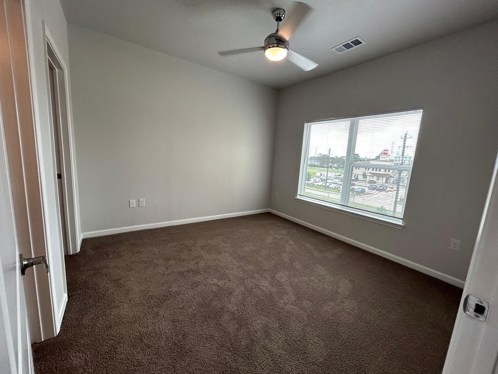 2136 W 34th St - Photo 4