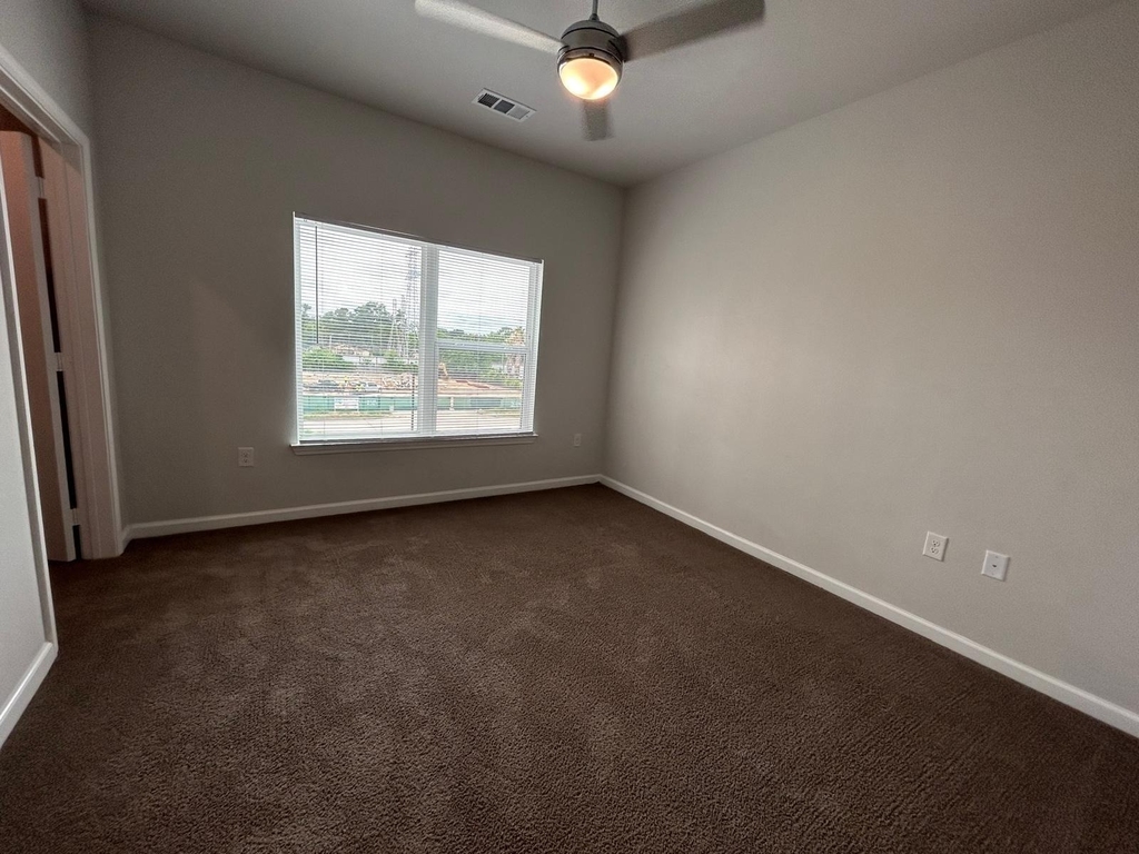 2136 W 34th St - Photo 8
