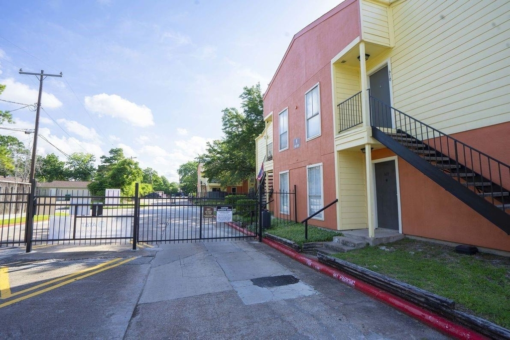 2801 N Broadmead - Photo 10