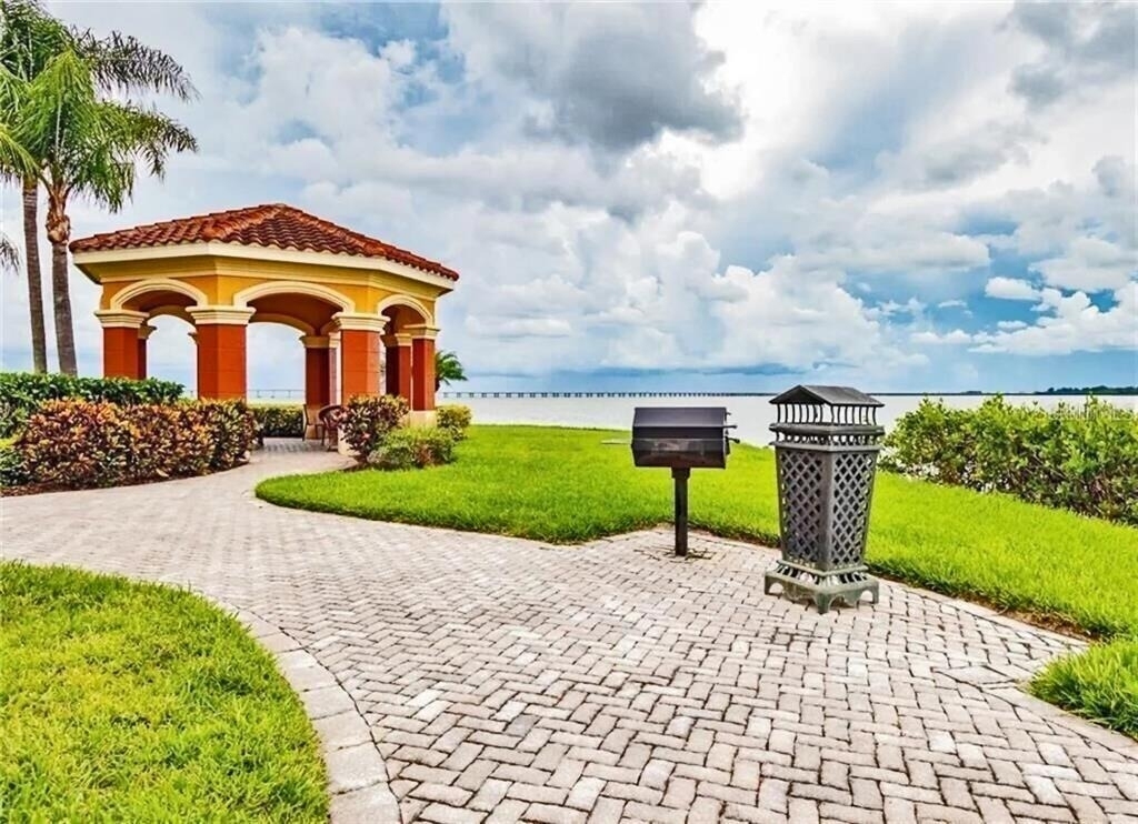 2755 Via Capri Drive - Photo 7