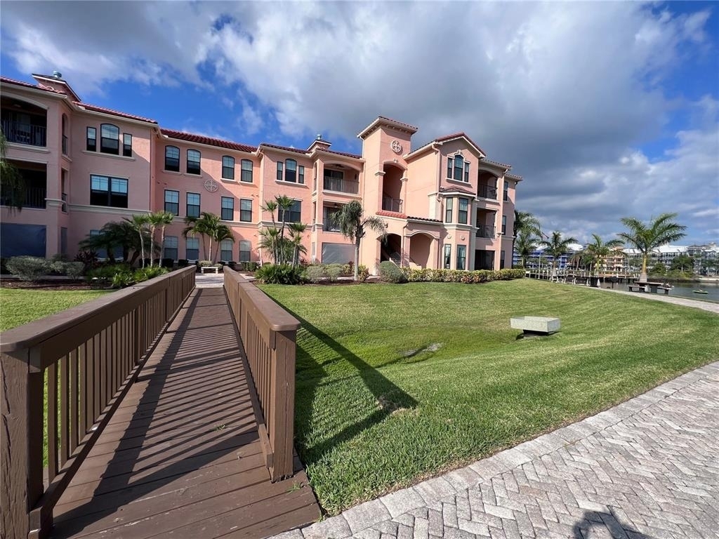 2755 Via Capri Drive - Photo 3