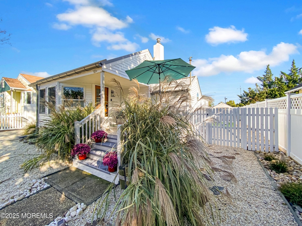 110 Curtis Place - Photo 1