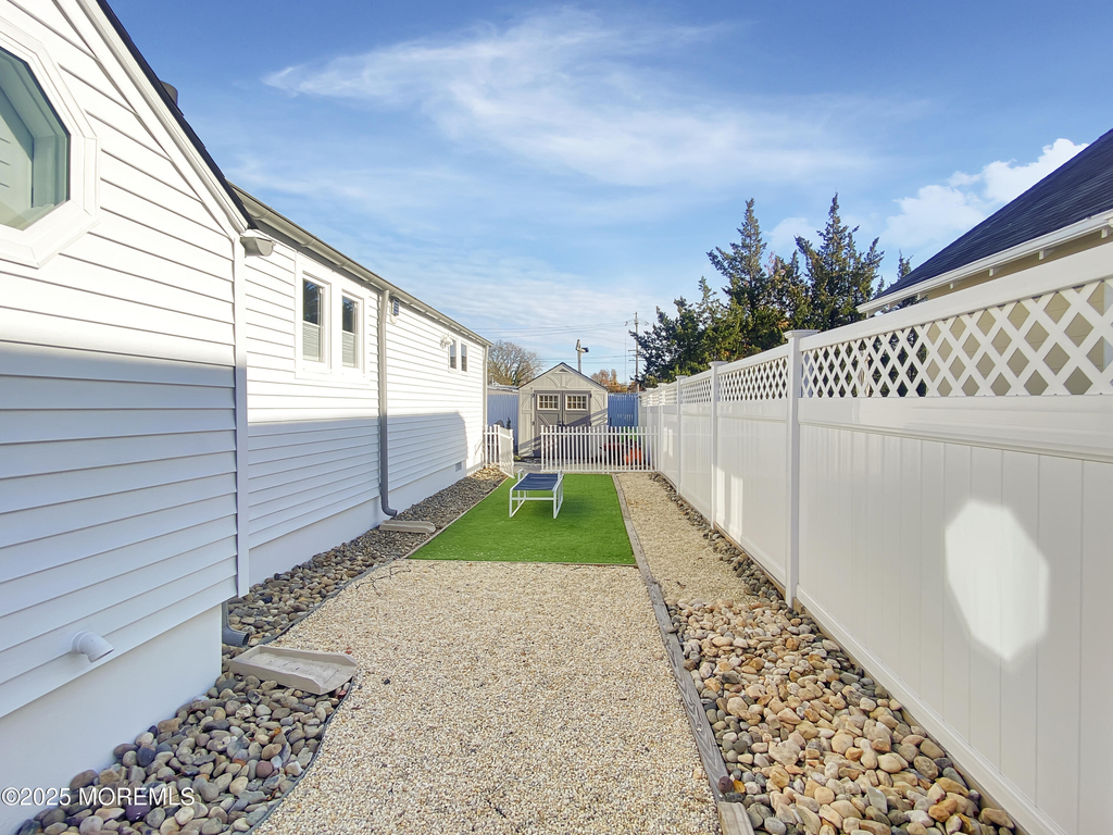 110 Curtis Place - Photo 17
