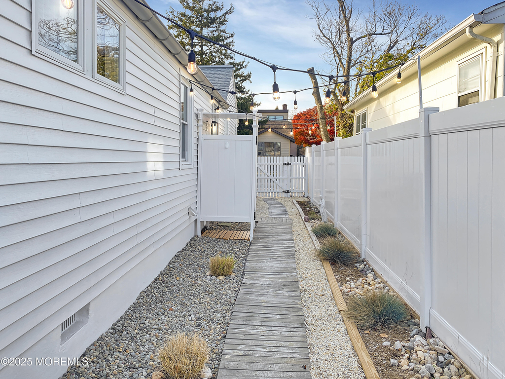 110 Curtis Place - Photo 16