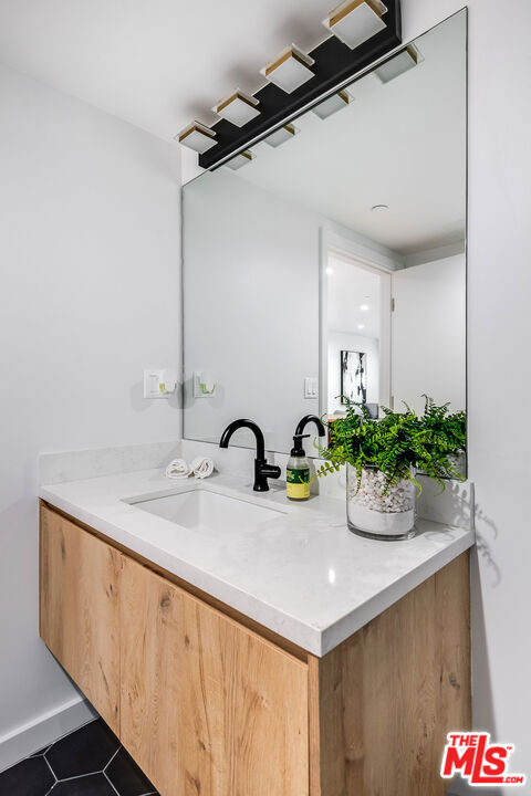 124 S Croft Avenue - Photo 18