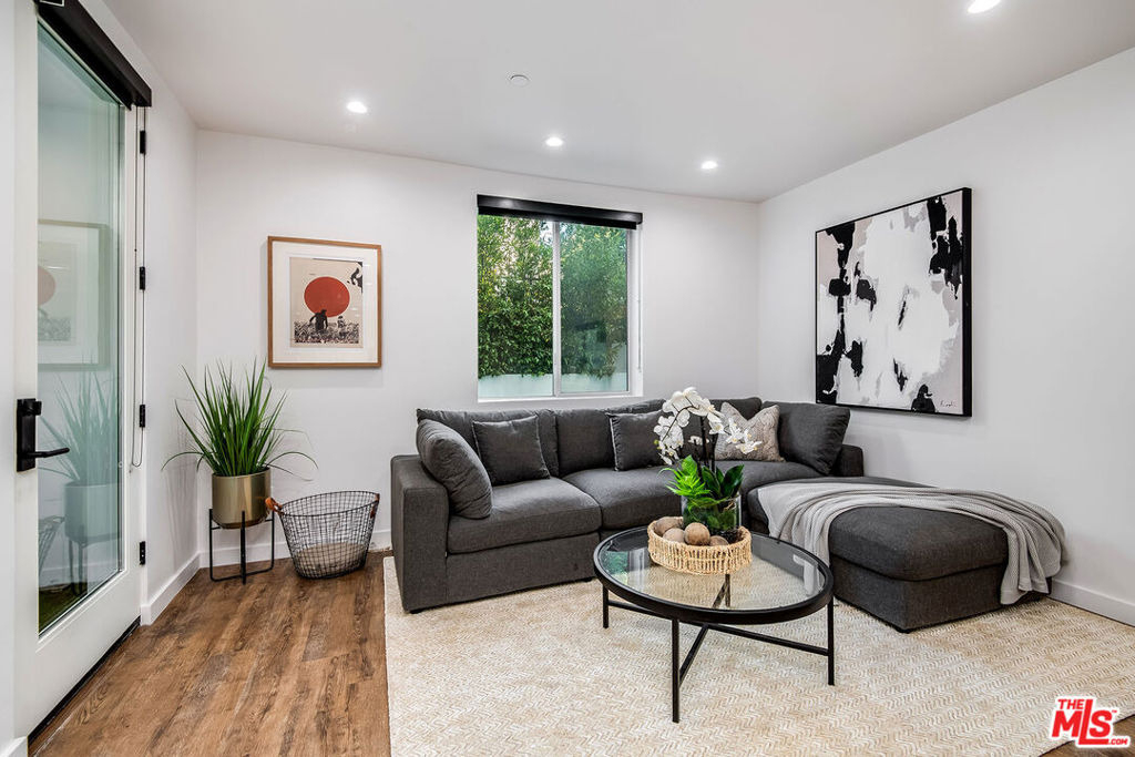 124 S Croft Avenue - Photo 8