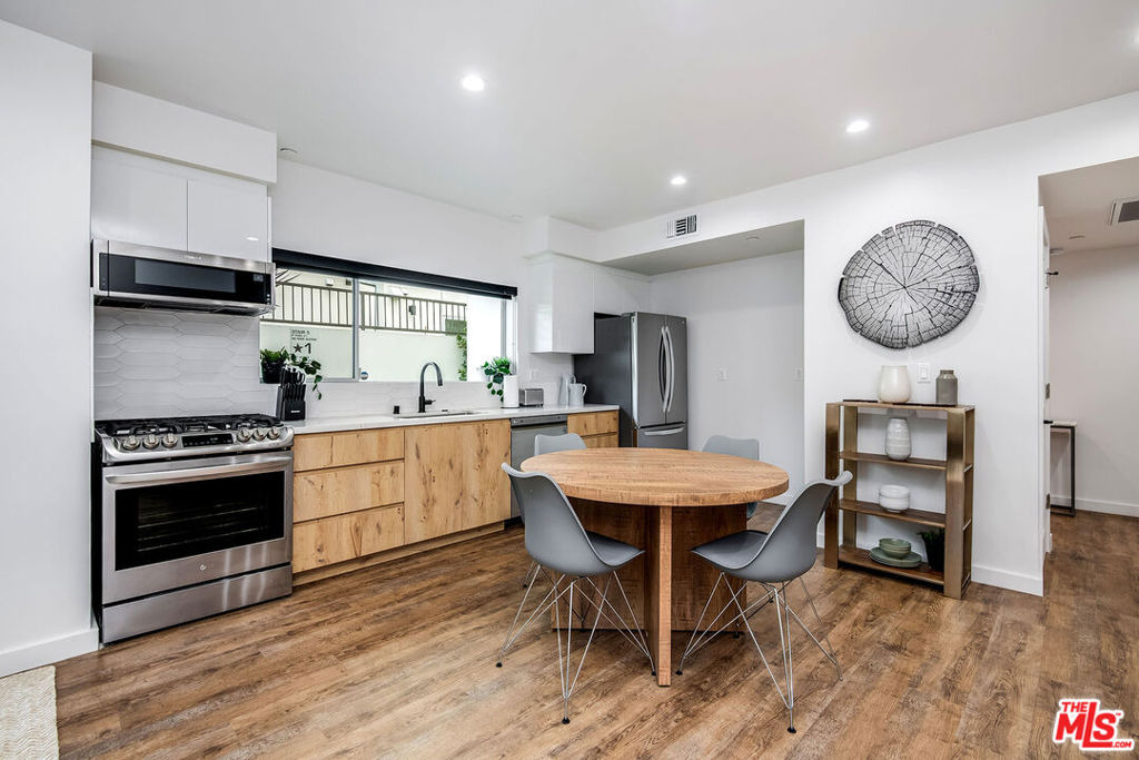 124 S Croft Avenue - Photo 4