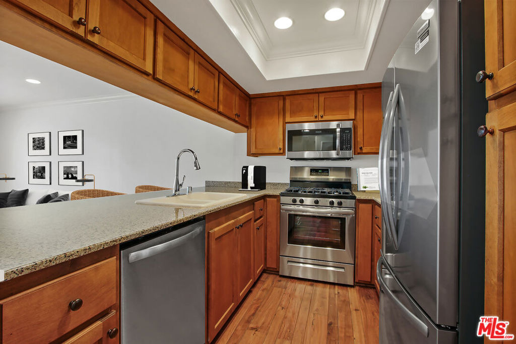 1430 N Harper Avenue - Photo 8