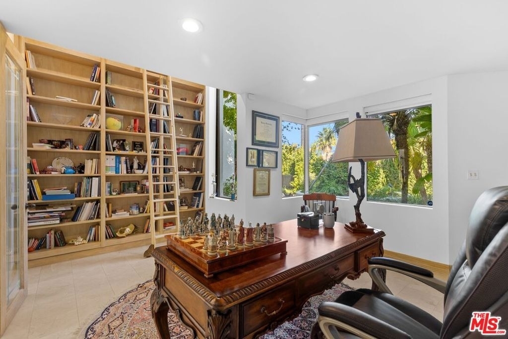 605 N Hillcrest Road - Photo 11