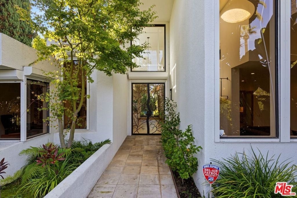 605 N Hillcrest Road - Photo 2