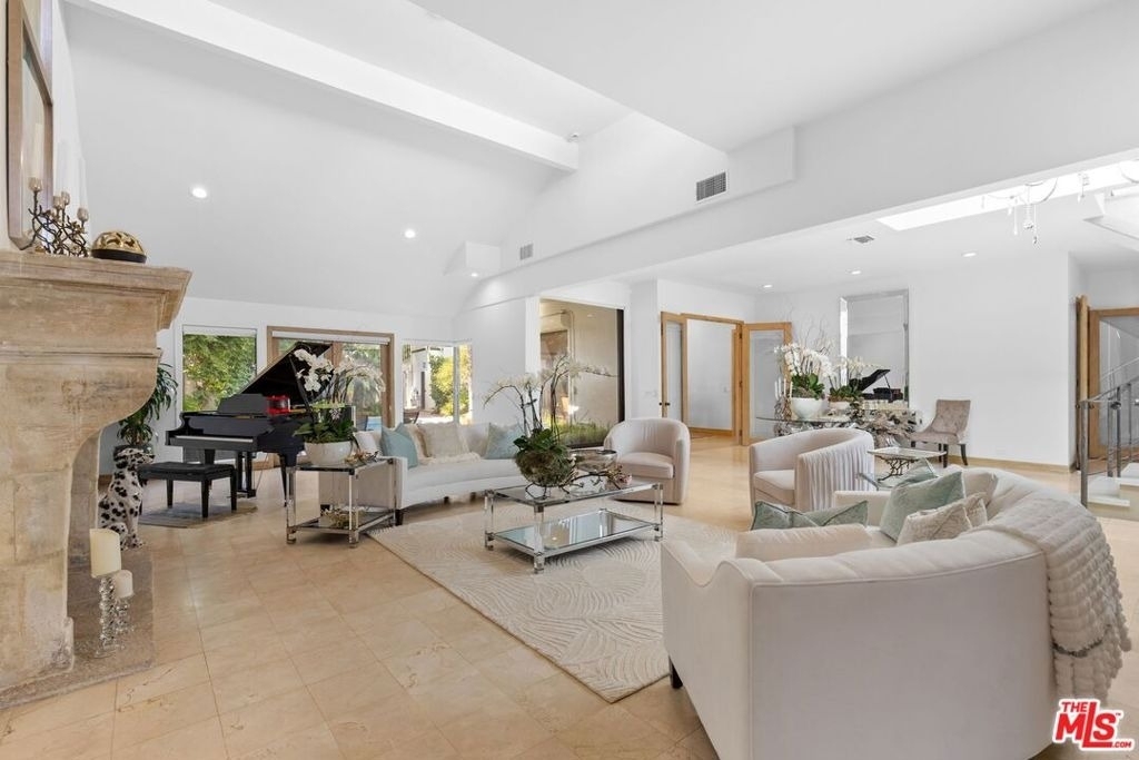 605 N Hillcrest Road - Photo 4