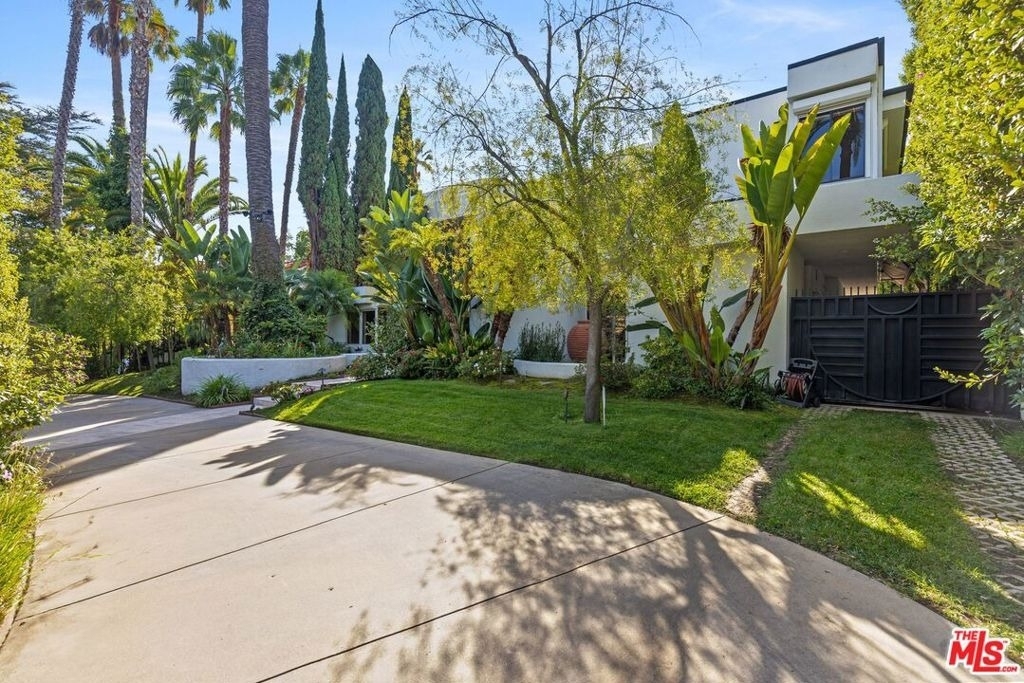 605 N Hillcrest Road - Photo 1