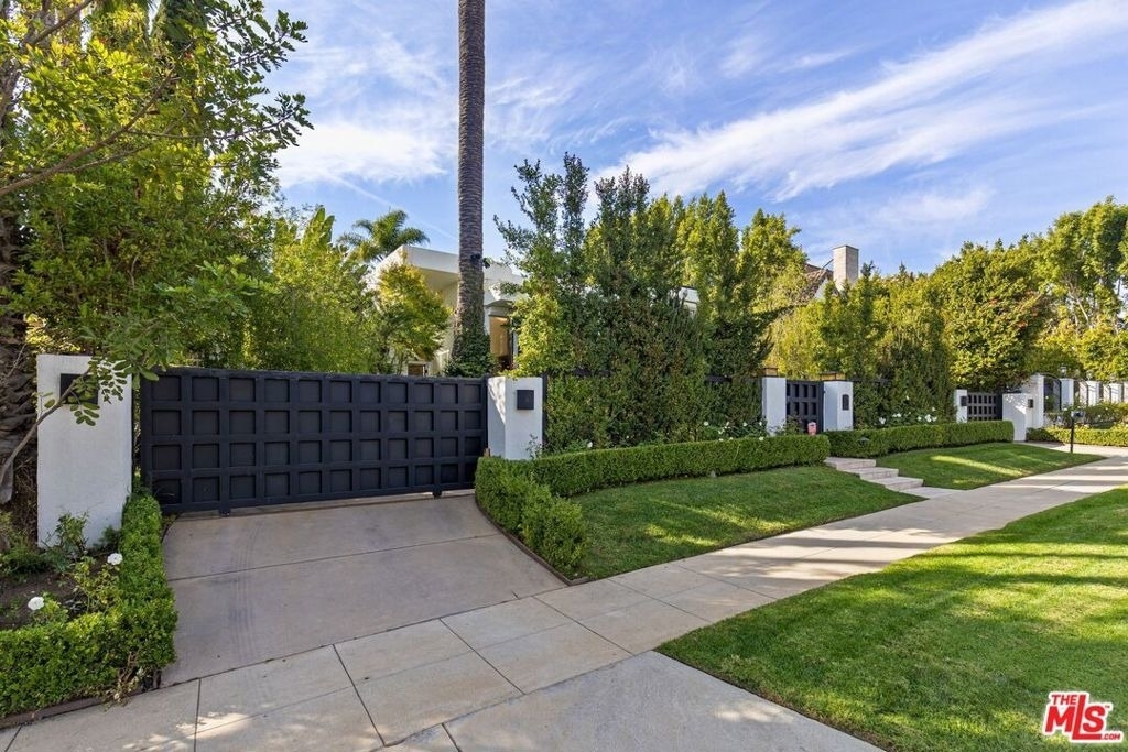 605 N Hillcrest Road - Photo 0