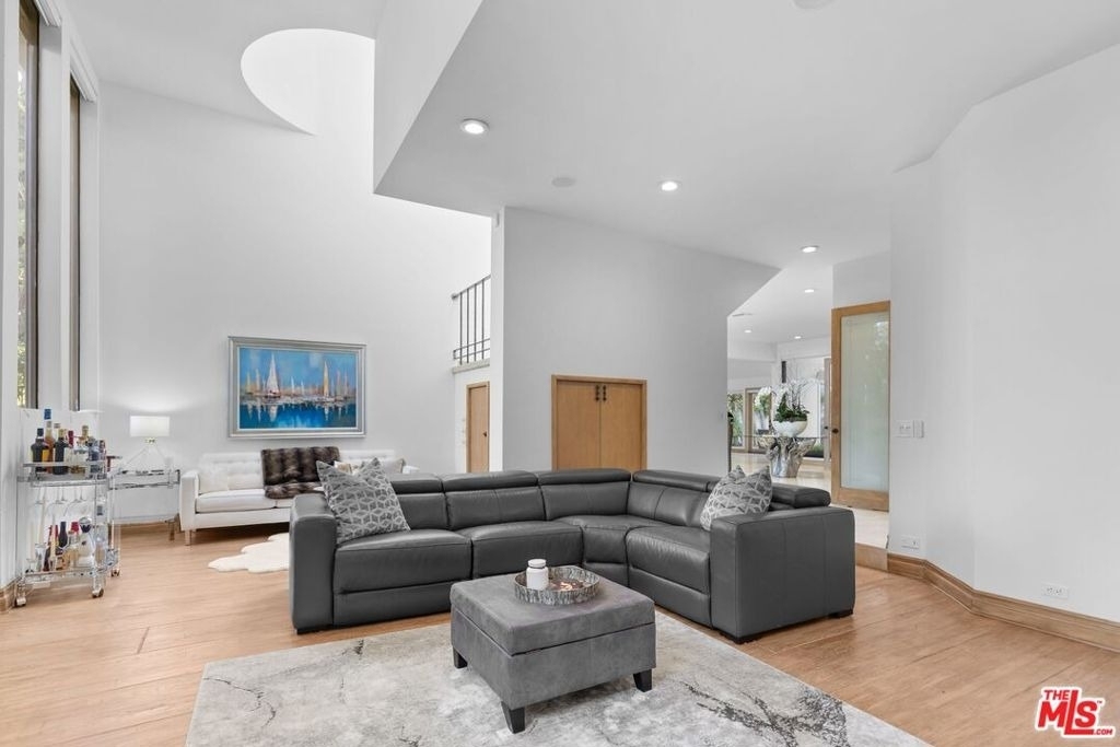 605 N Hillcrest Road - Photo 9