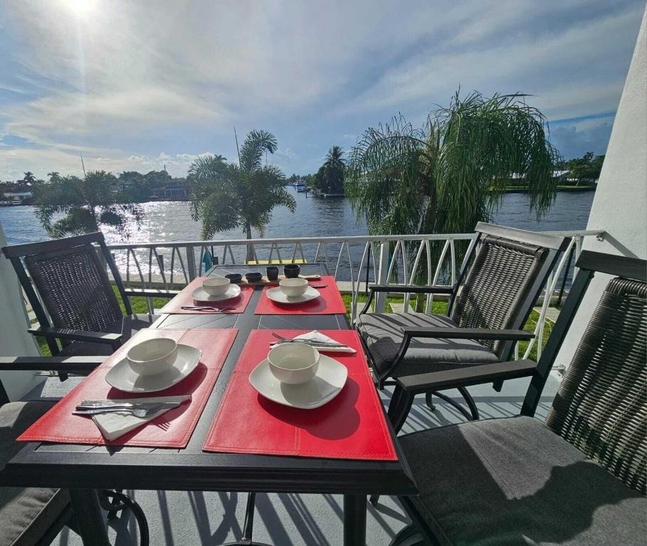 505 N Riverside Drive - Photo 2
