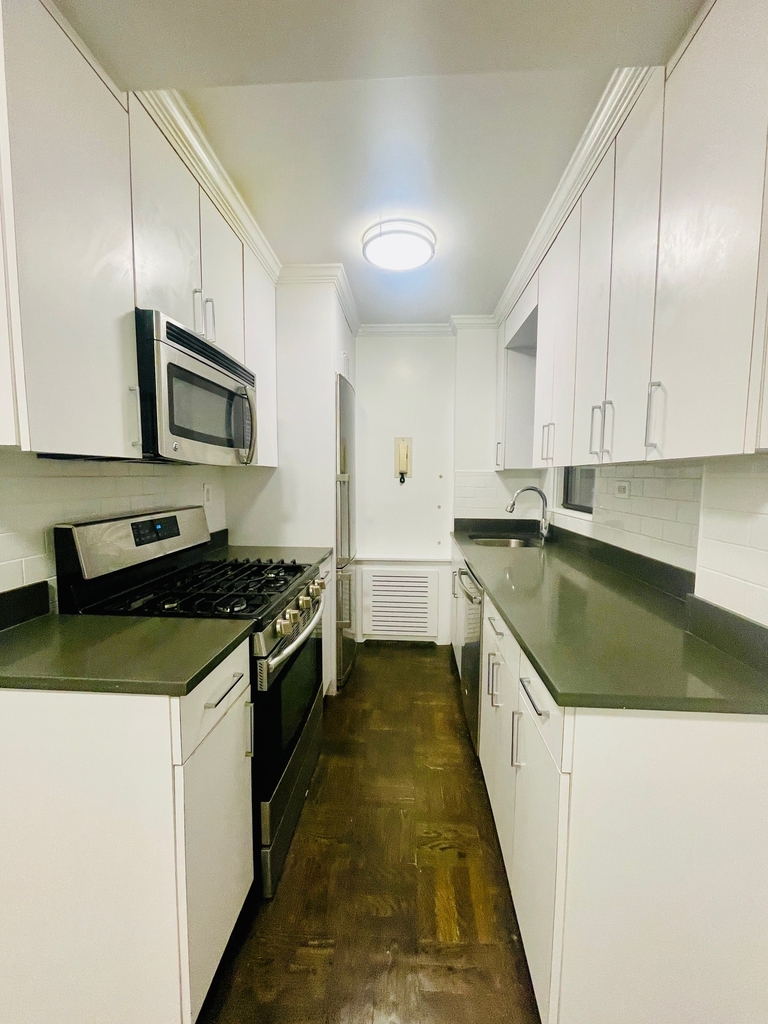Beekman Place - Photo 12
