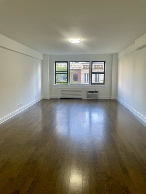 20 Beekman Place, 7B - Photo 2